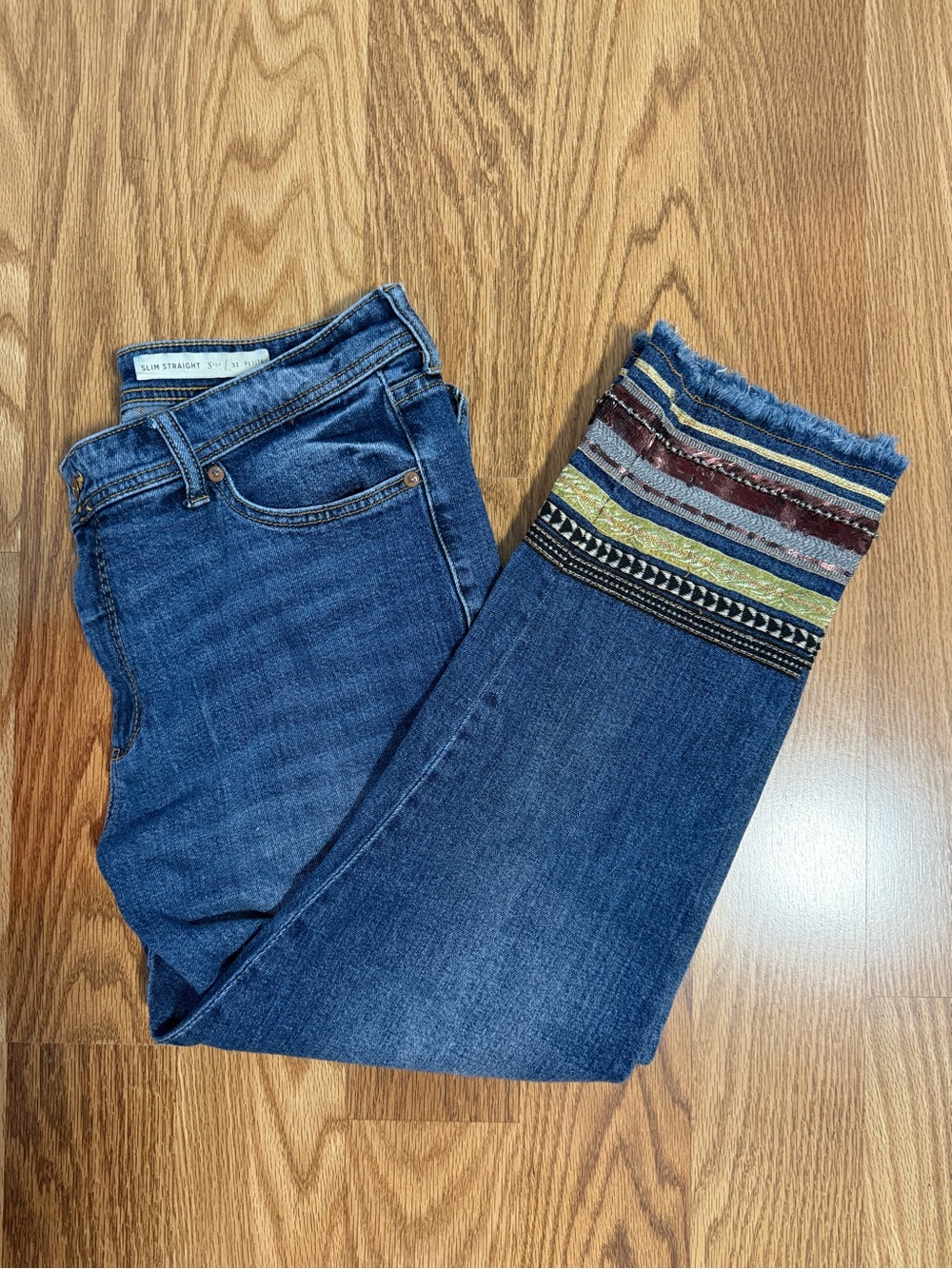 Pilcro & Letterpress Cropped Jeans Multicolor Embroidered Cuffs size 31P - Picture 8 of 11